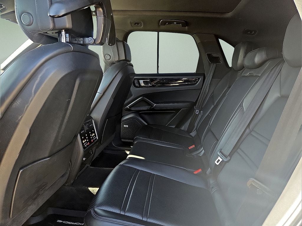 2022 Porsche Cayenne Base