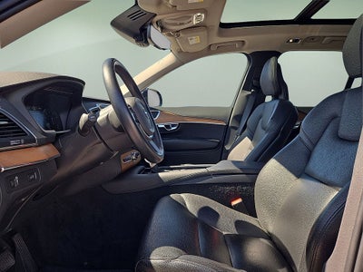 2022 Volvo XC90 T6 Momentum