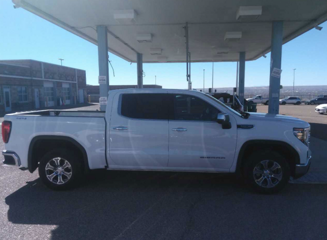 2024 GMC Sierra 1500 SLT