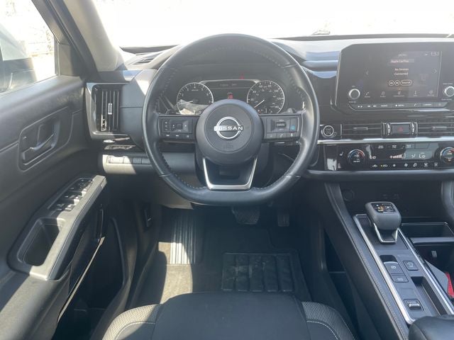 2023 Nissan Pathfinder SV