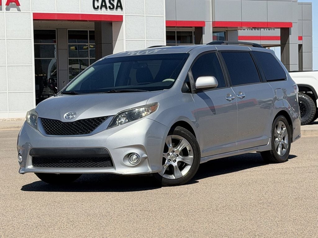 2014 Toyota Sienna SE 8 Passenger