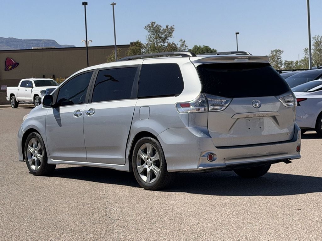 2014 Toyota Sienna SE 8 Passenger