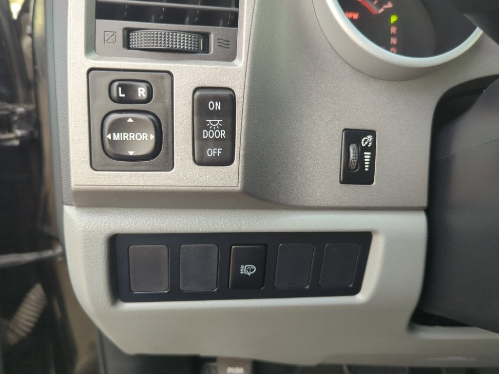 2013 Toyota Sequoia SR5 5.7L
