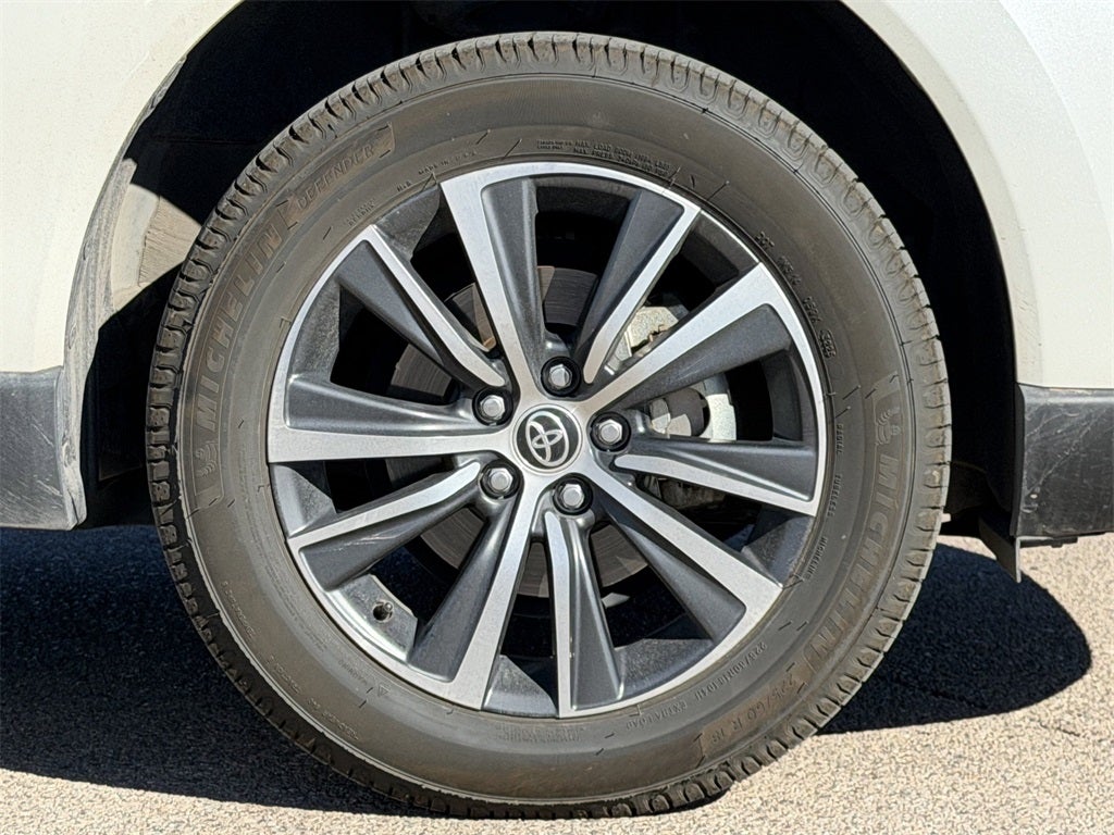 2022 Toyota Venza LE