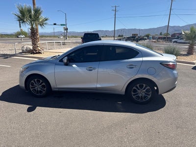 2019 Toyota Yaris Sedan LE