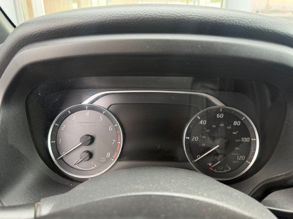 2023 Nissan Titan SV