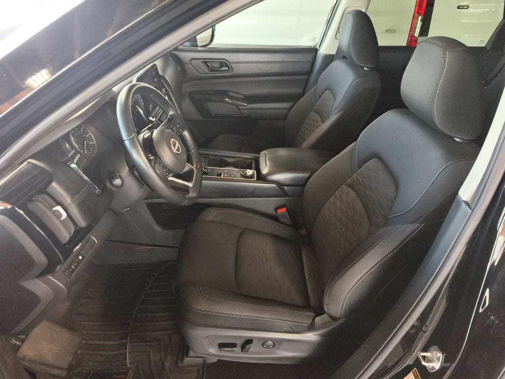 2023 Nissan Pathfinder SV