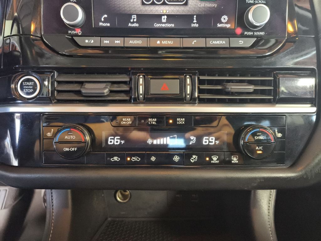2023 Nissan Pathfinder SV