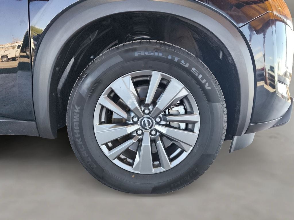 2023 Nissan Pathfinder SV