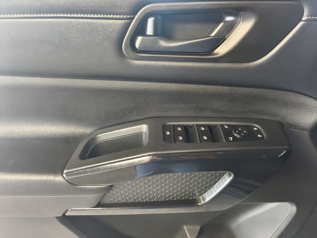 2023 Nissan Pathfinder SV