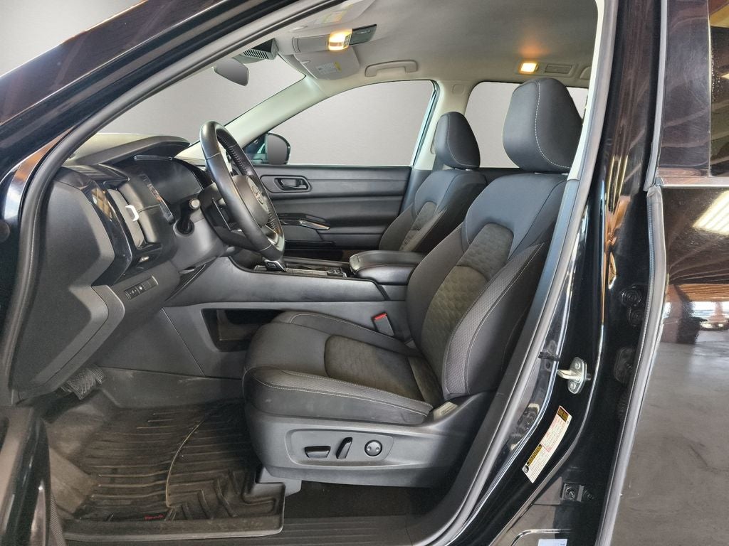 2023 Nissan Pathfinder SV