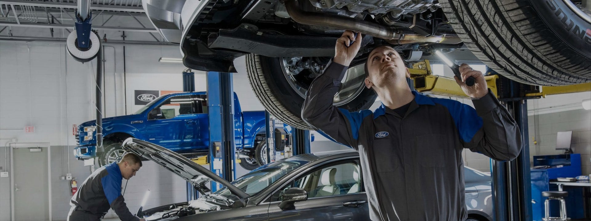 Casa Ford Technicians working on multiple vehicles